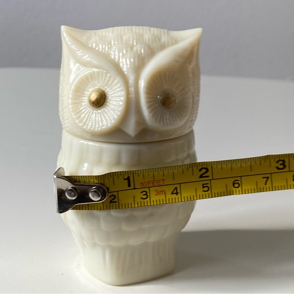 Vintage AVON Milk Glass Cream Owl Satchet Figurine - Picture 5 of 11